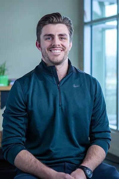 Luke, Responsable de l'Orientation des Ventes & des Opérations